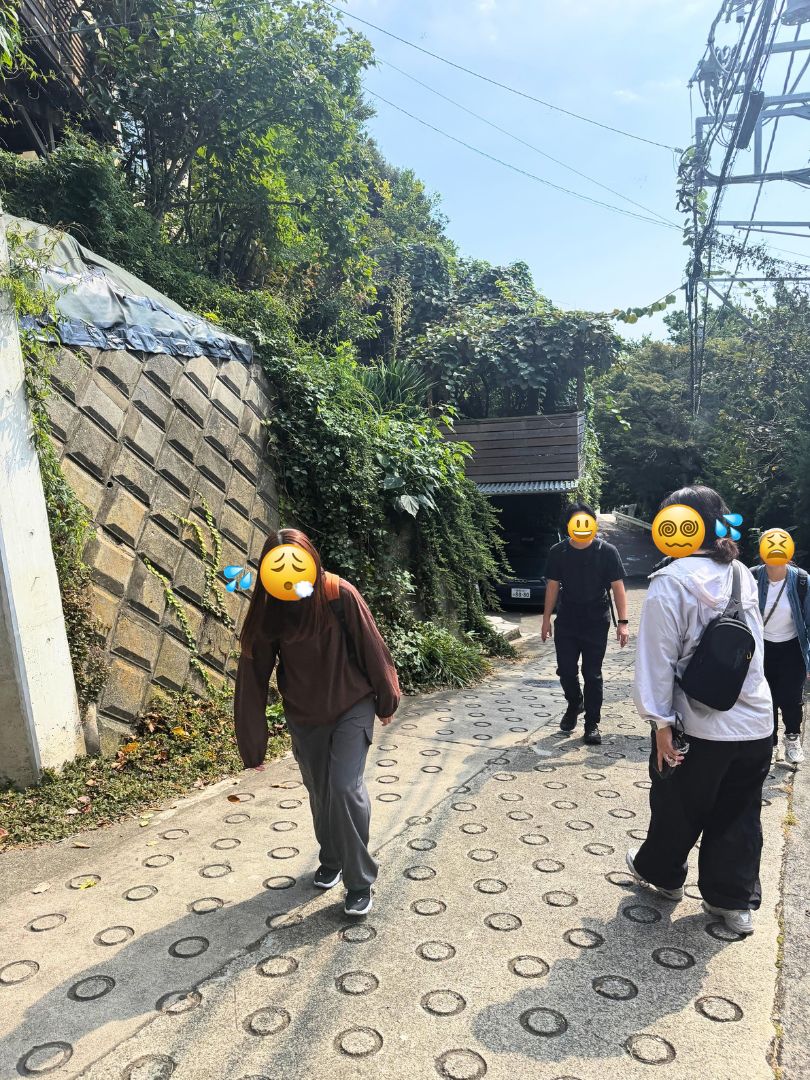 登山をする社員